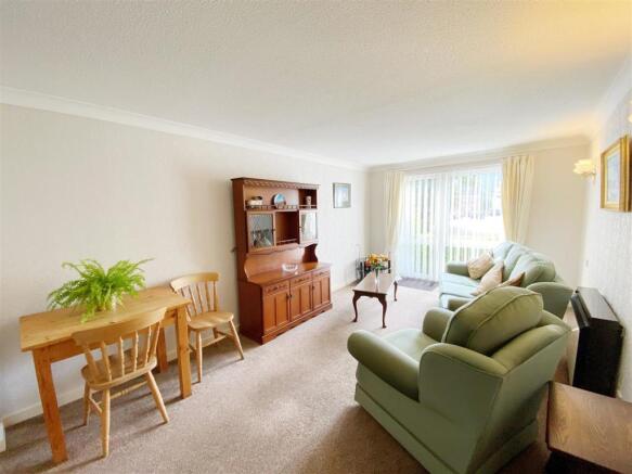 Lounge 2.jpg