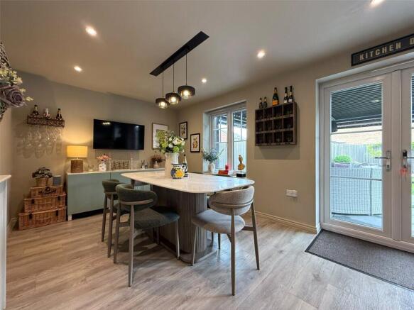4 bed Detached for sale Image 11