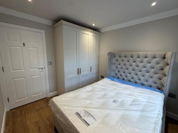 2 bed Apartment to rent Image 12