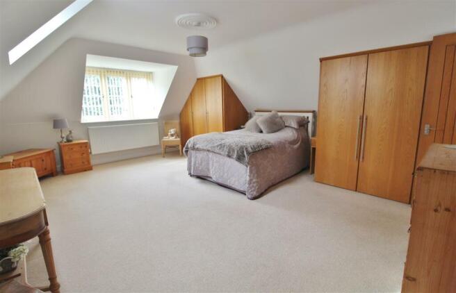 PRINCIPAL BEDROOM