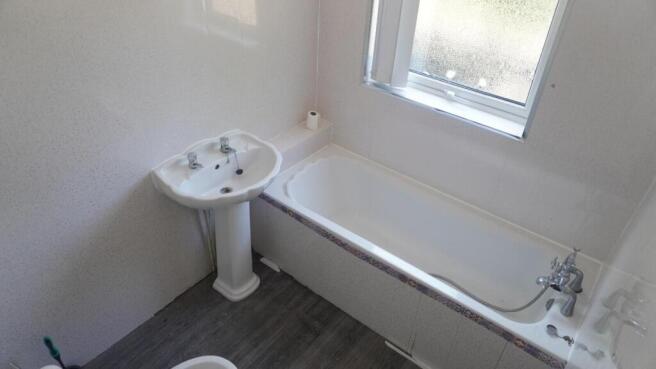 Semi-Detached for sale Image 12
