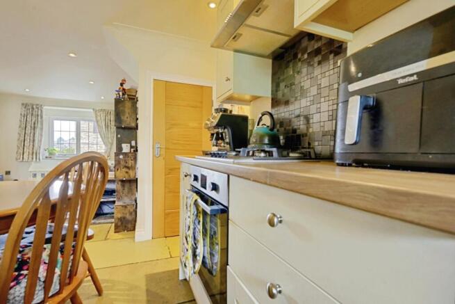 2 bed Terraced for sale Image 8