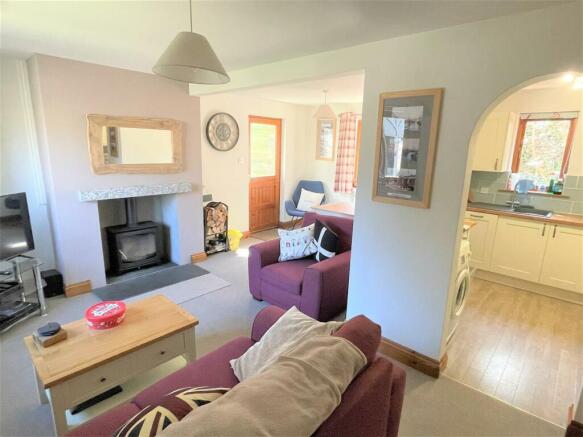 LOUNGE/DINING AREA