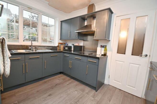 4 bed Semi-Detached for sale Image 7