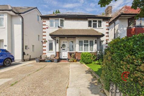 The Fairway, Ruislip, HA4