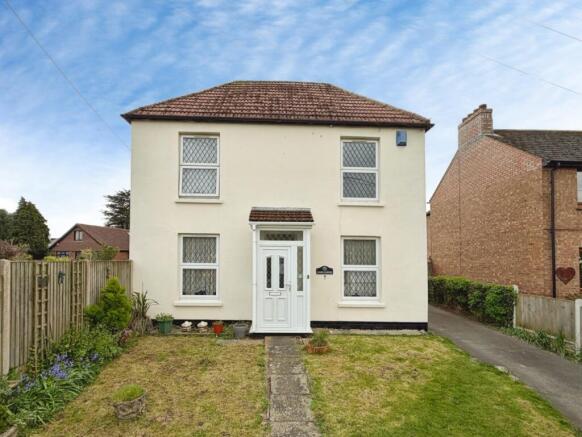3-bed detached on Burmarsh Road, Hythe, £390,000
