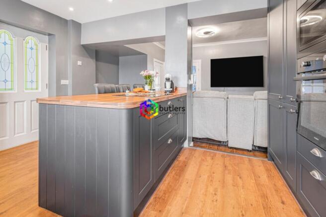 3 bed Semi-Detached for sale Image 10