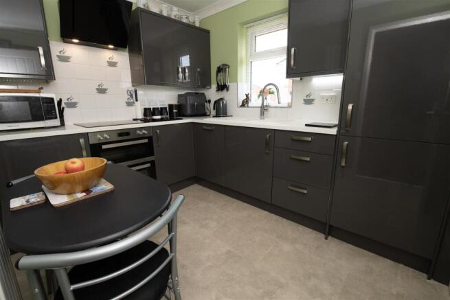 2 bed Detached Bungalow for sale Image 7