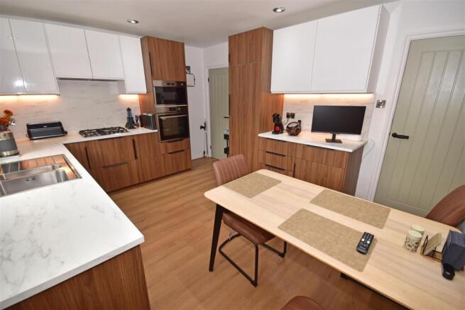 2 bed Terraced for sale Image 8