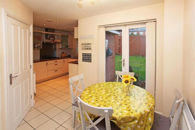 Cookson Close, Muxton, Telford photo 4