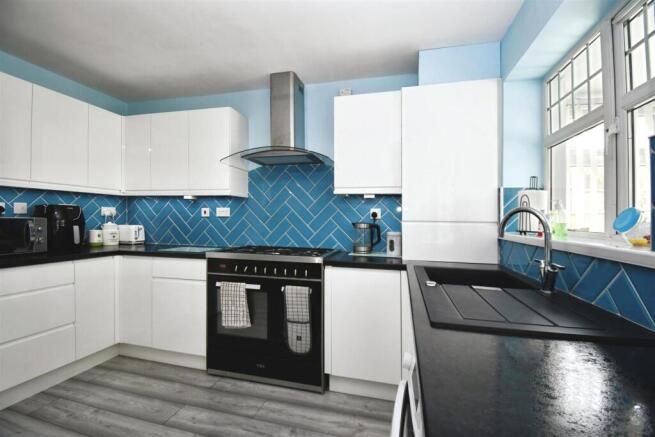 2 bed Semi-Detached for sale Image 9