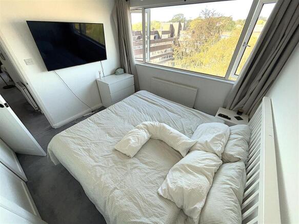 DOUBLE BEDROOM