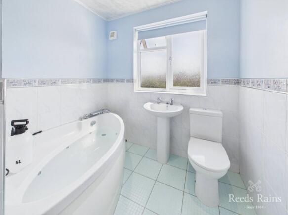 3 bed Semi-Detached for sale Image 6