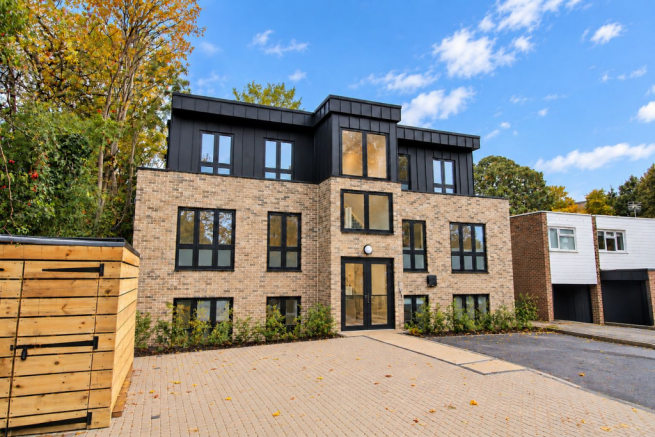 2-bed flat on Canterbury Close, Beckenham, BR3, £435,000