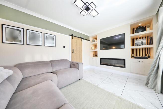3 bed Semi-Detached for sale Image 6
