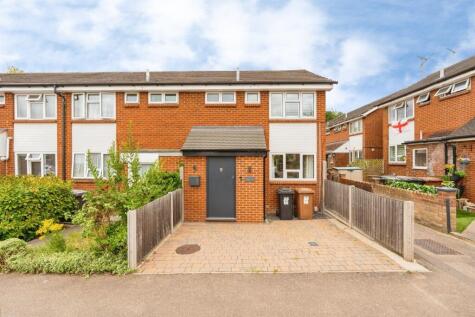 Cooks Mead, Bushey