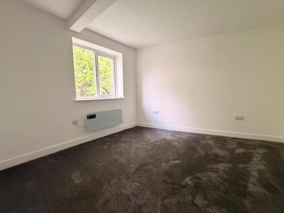2 bed Flat to rent Image 7
