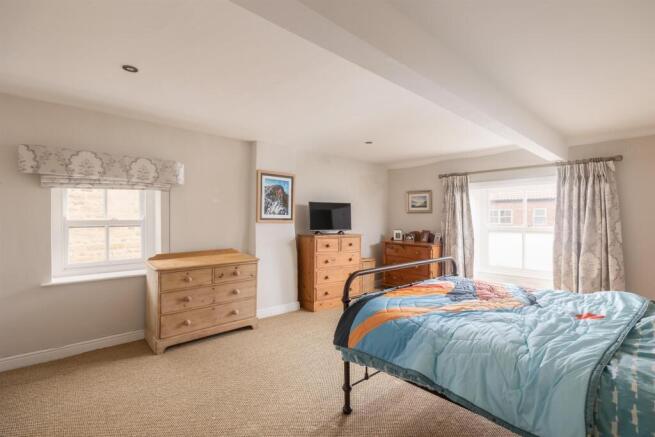 4 bed Detached for sale Image 12