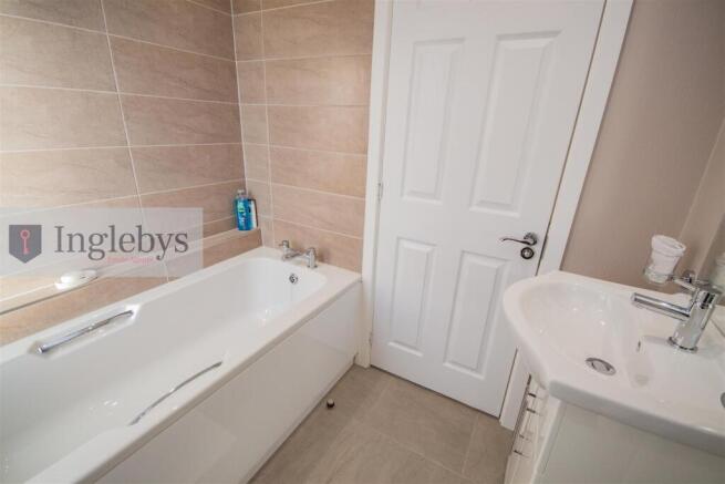 2 bed Park Home for sale Image 9