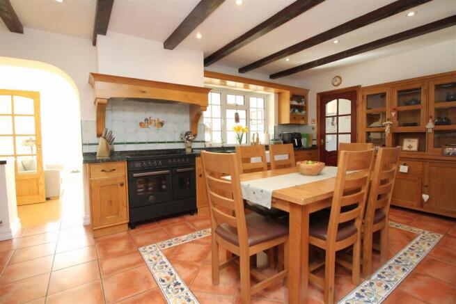 kitchen 1 .JPG