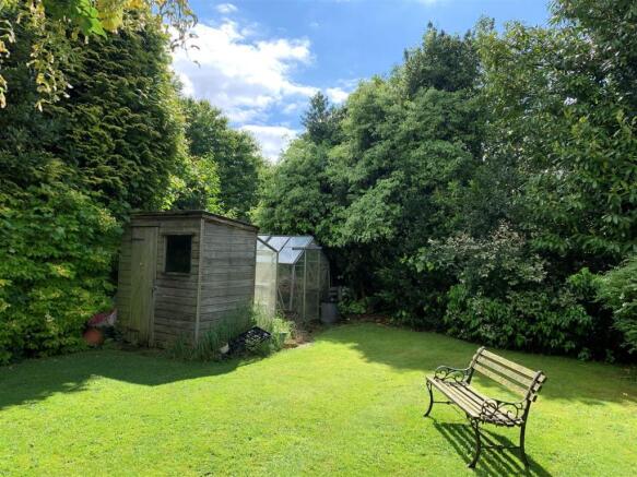 18 Queensbury garden 2.jpg