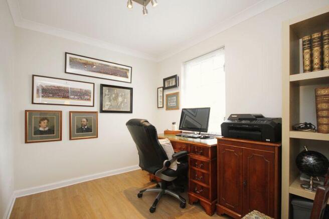 Bedroom 5 / Study