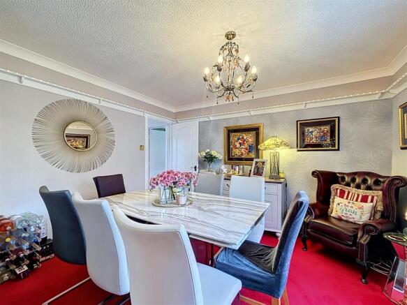 4 bed Detached for sale Image 6