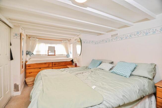 2 bed Flat for sale Image 7