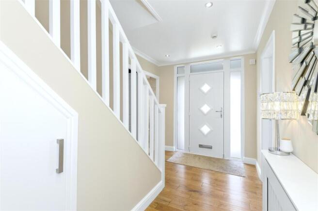 5 bed Detached for sale Image 6