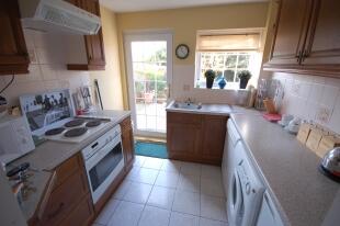 FITTED KITCHEN