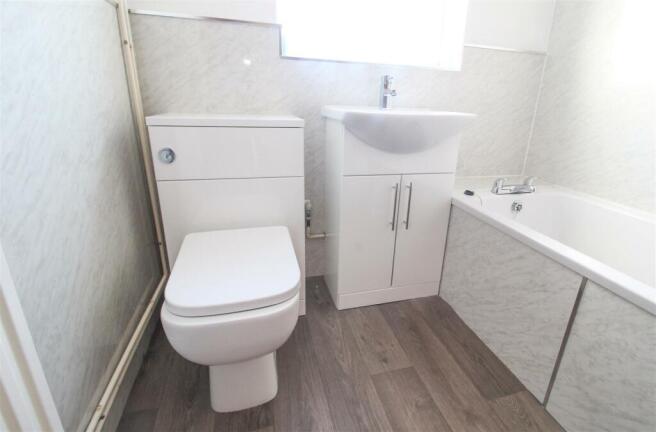 bathroom b.jpg