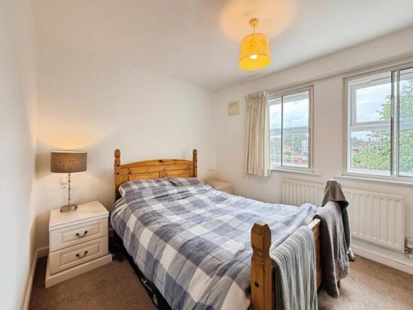 3 bed Terraced to rent Image 6