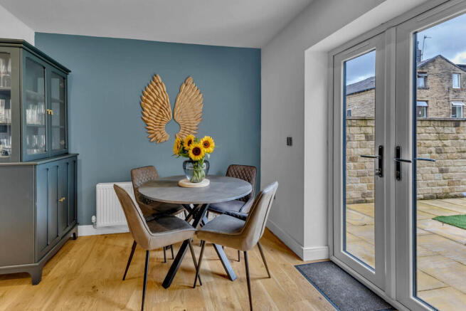 5 bed Detached for sale Image 6