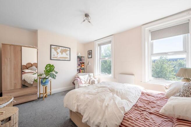 4 bed Terraced for sale Image 10