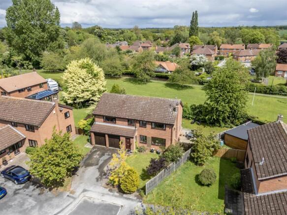5 bed Detached for sale Image 7