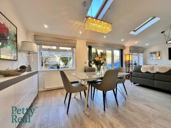 Living/dining room 3