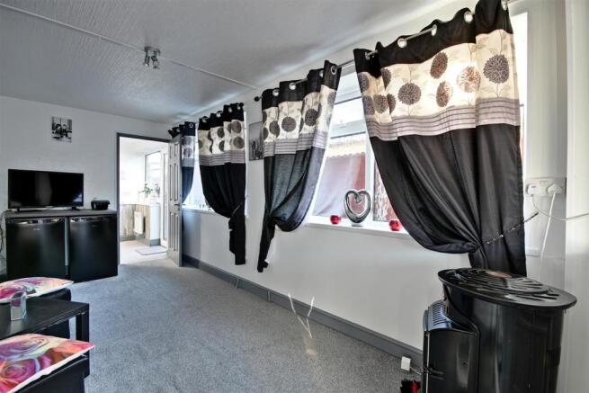 Dining Room/Bedroom3