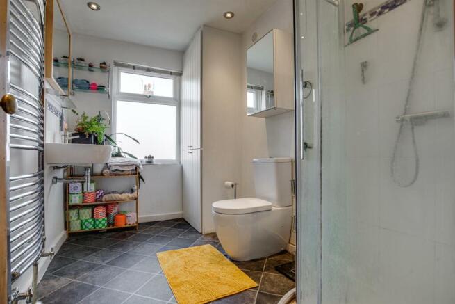 SHOWER ROOM