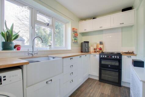 Victoria Road, Laindon, SS15