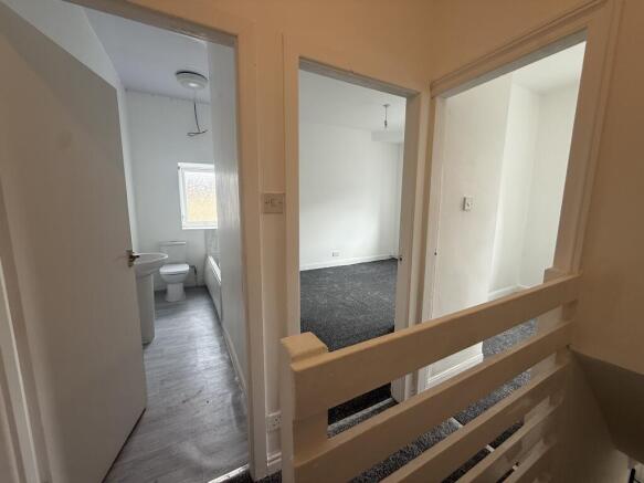 2 bed House to rent Image 6