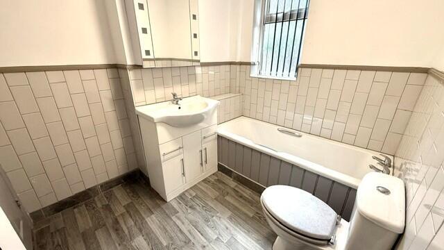 2 bed House to rent Image 4