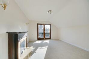 Flat 18, Slade Court, Watling Street, Radlett WD7 7BT