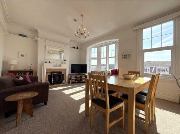 3 bed Flat for sale Image 7