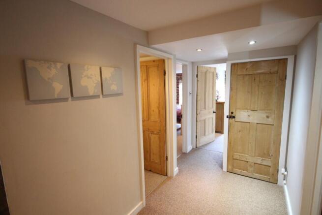 2 bed Apartment to rent Image 10