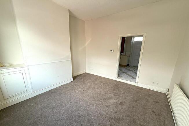 2 bed Terraced to rent Image 4
