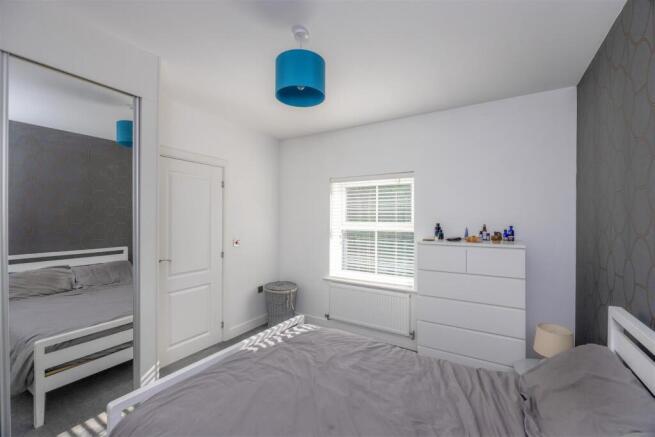 2 bed Flat for sale Image 6