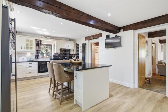 4 bed Detached for sale Image 7