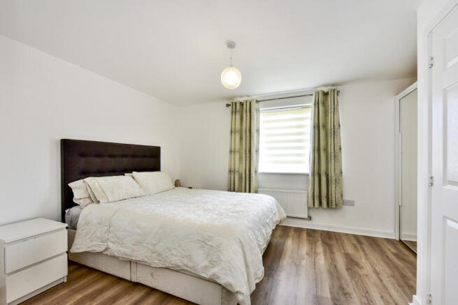 4 bed Detached for sale Image 9