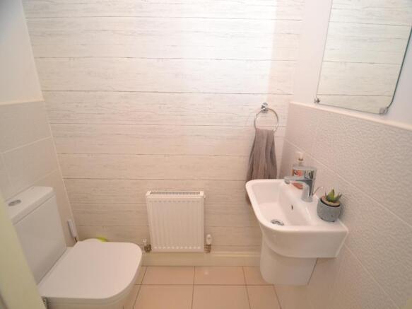 4 bed Detached for sale Image 8