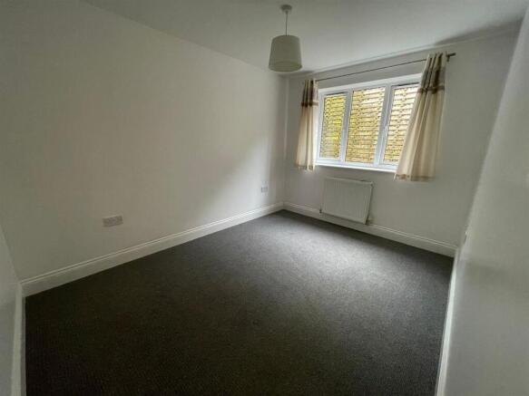2 bed Apartment to rent Image 6